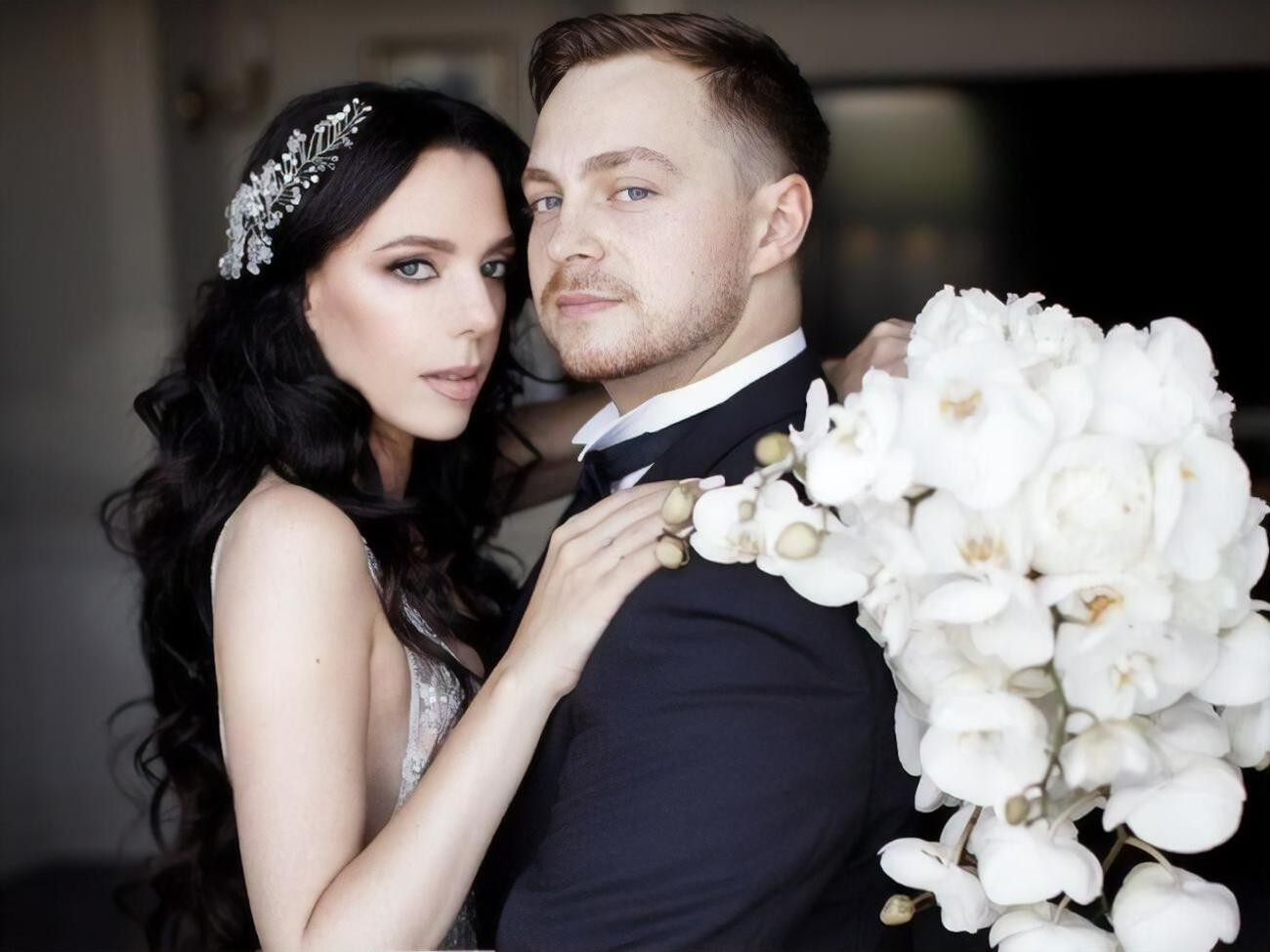 7 июня певица вышла замуж за хоккеиста