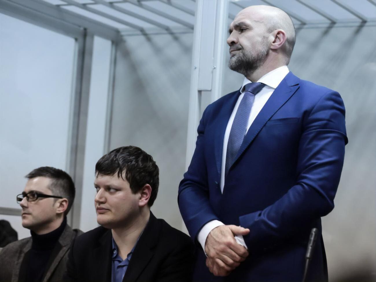 Мангер перебуває на волі після внесення застави