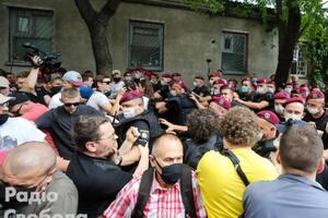 Біля будівлі Шевченківського райсуду, де обирали запобіжний захід Стерненку, сталися сутички активістів із поліцією