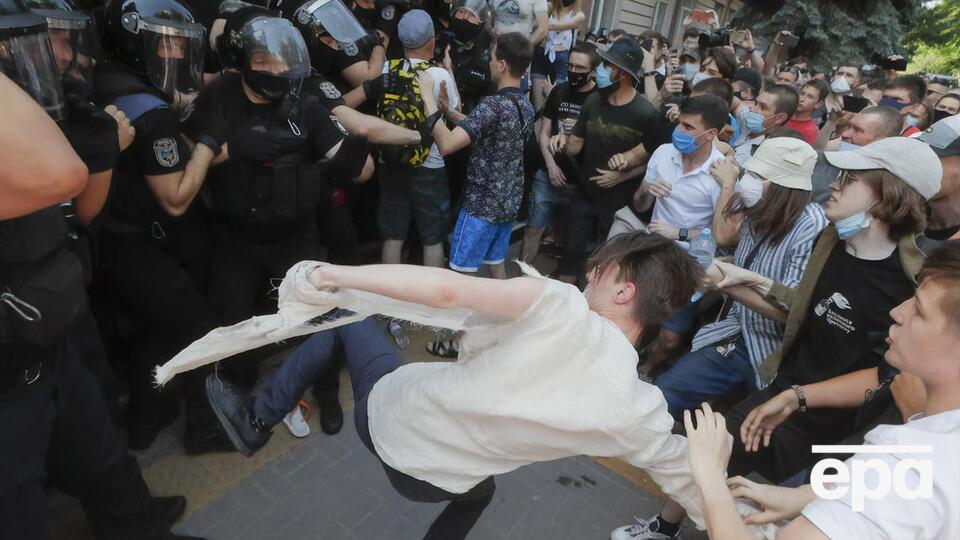 Сегодня Шевченковский райсуд отправил Стерненко под домашний арест