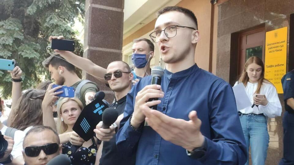 Стерненко і його захист хочуть змінити місце відбування домашнього арешту з Одеси на Київ