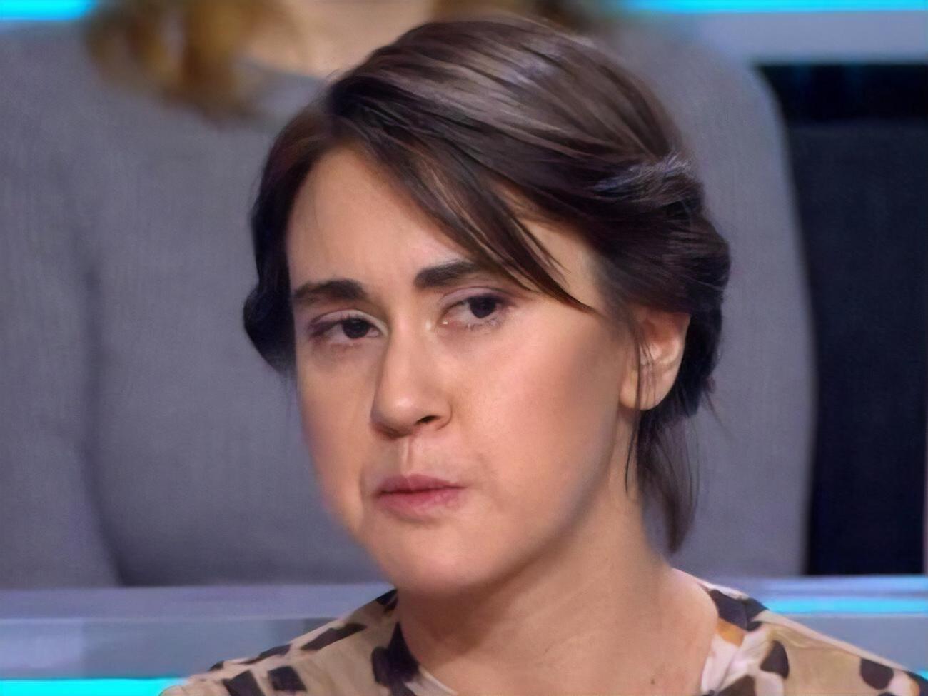 Плаксина:&nbsp;Ты &ndash; это то, что видело плен, ты &ndash; это то, что смотрело на тело, выгнутое от боли.&nbsp;В этом нетленном поле бесконечных тлений, исчезновений, кочевых затмений, изменений плоти, крови массе