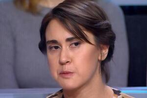 Плаксина: Ты – это то, что видело плен, ты – это то, что смотрело на тело, выгнутое от боли. В этом нетленном поле бесконечных тлений, исчезновений, кочевых затмений, изменений плоти, крови массе