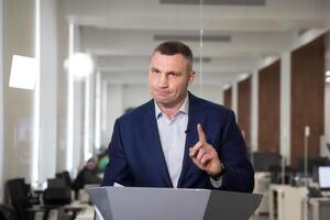 Кличко сказав, що вірус не відступив
