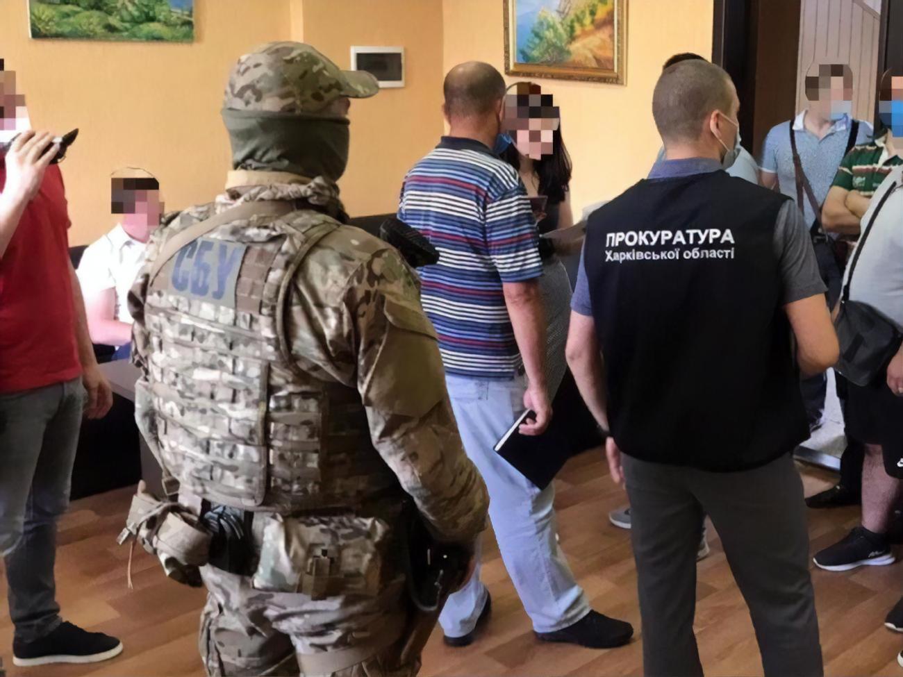 У приміщеннях заводу правоохоронці шукають докази злочинної діяльності посадових осіб підприємства