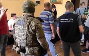В помещениях завода правоохранители ищут доказательства преступной деятельности должностных лиц предприятия