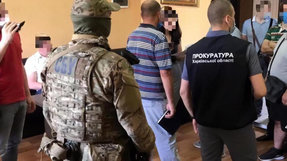У приміщеннях заводу правоохоронці шукають докази злочинної діяльності посадових осіб підприємства