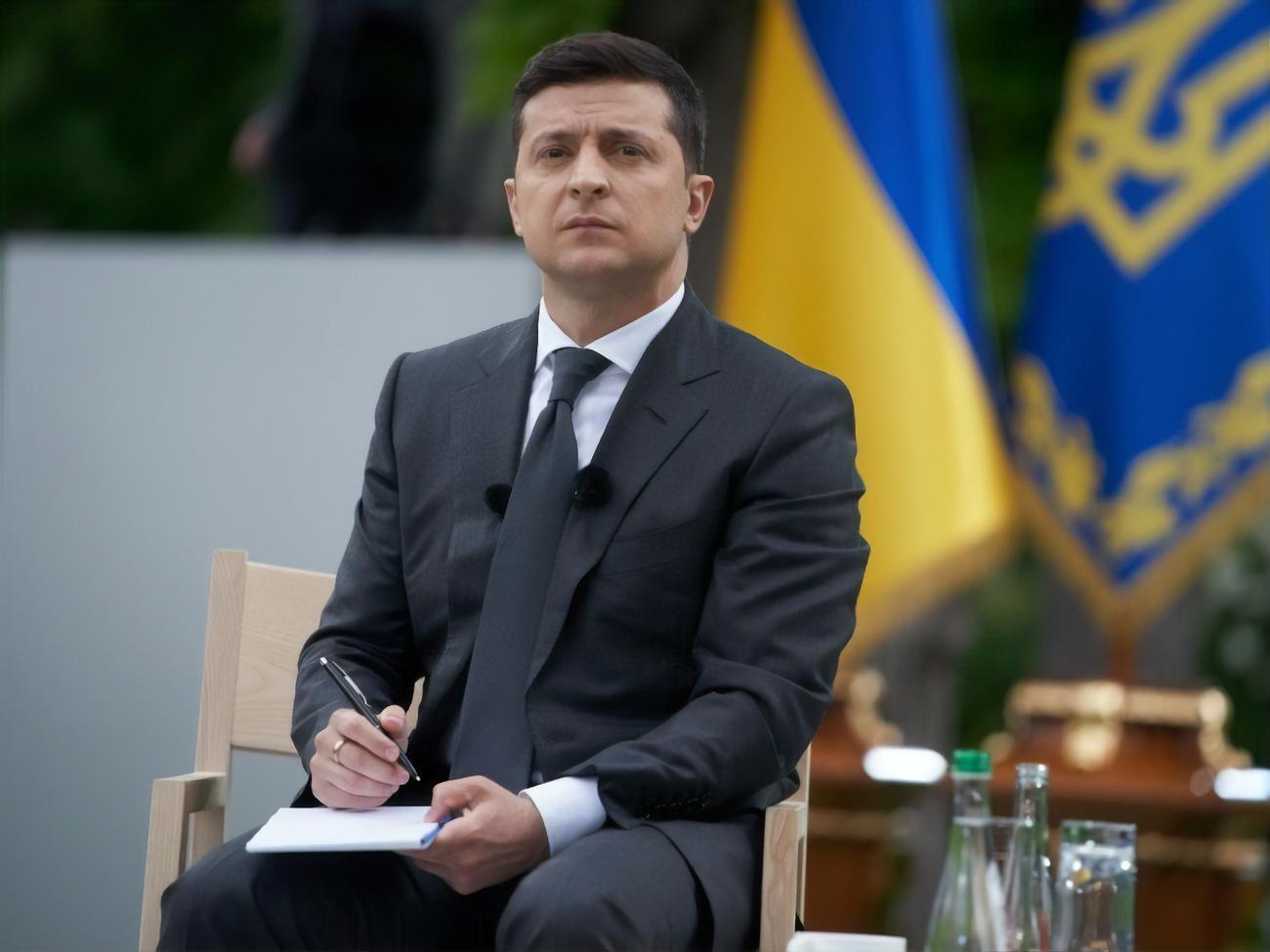 Зеленский: Внимательно следите за разработками вакцины против коронавируса