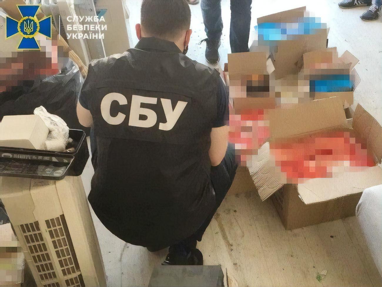 На "ботофермі" вилучили понад 40 тис. SIM-карток мобільних операторів