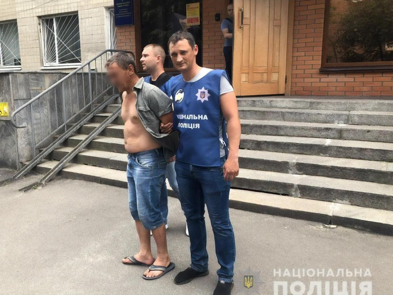 Поліція затримала чоловіка, який викинув дитину у вікно