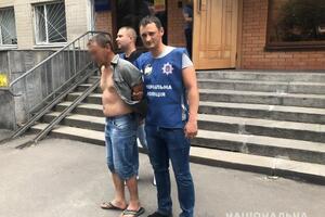 Поліція затримала чоловіка, який викинув дитину у вікно
