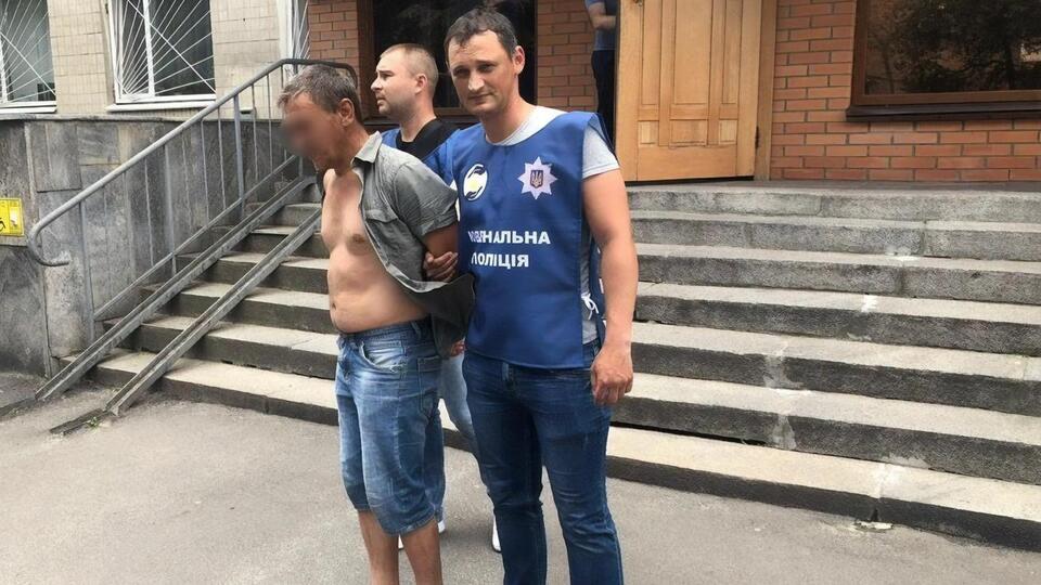 Полиция задержала мужчину, выбросившего ребенка в окно