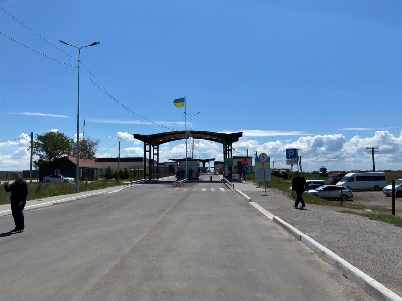 В направлении аннексированного украинского полуострова 15 июня проследовало 152 человека