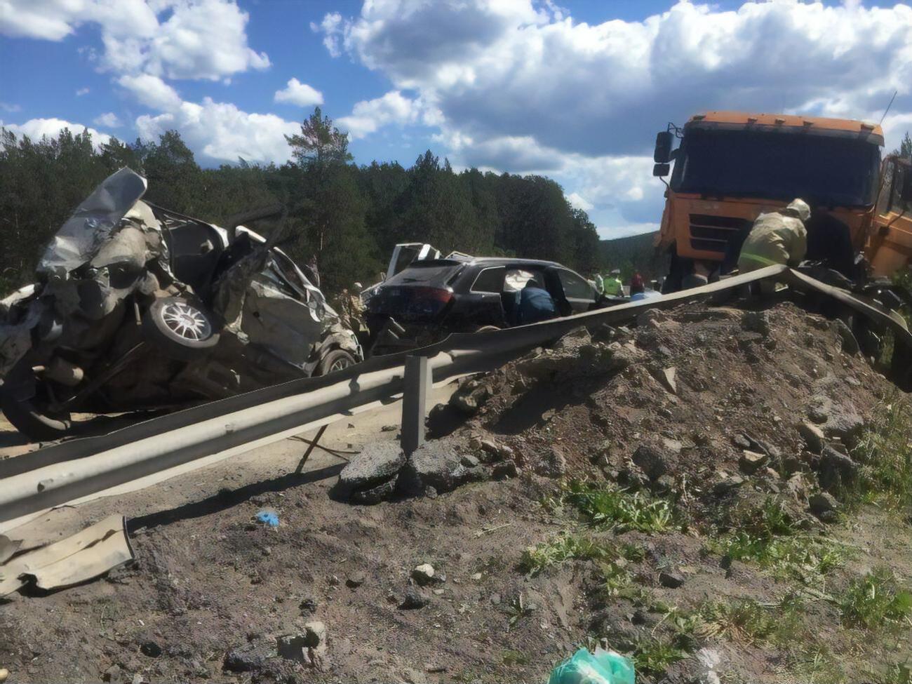 Вантажівку було навантажено щебенем