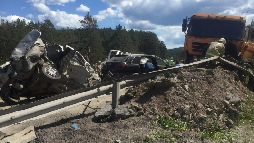 Вантажівку було навантажено щебенем