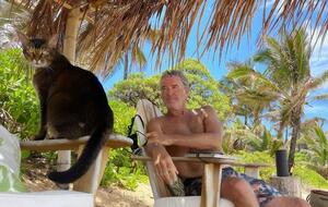 Під час карантину Броснан із родиною ізолювався на Гаваях