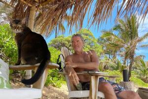 Во время карантина Броснан с семьей изолировался на Гавайях