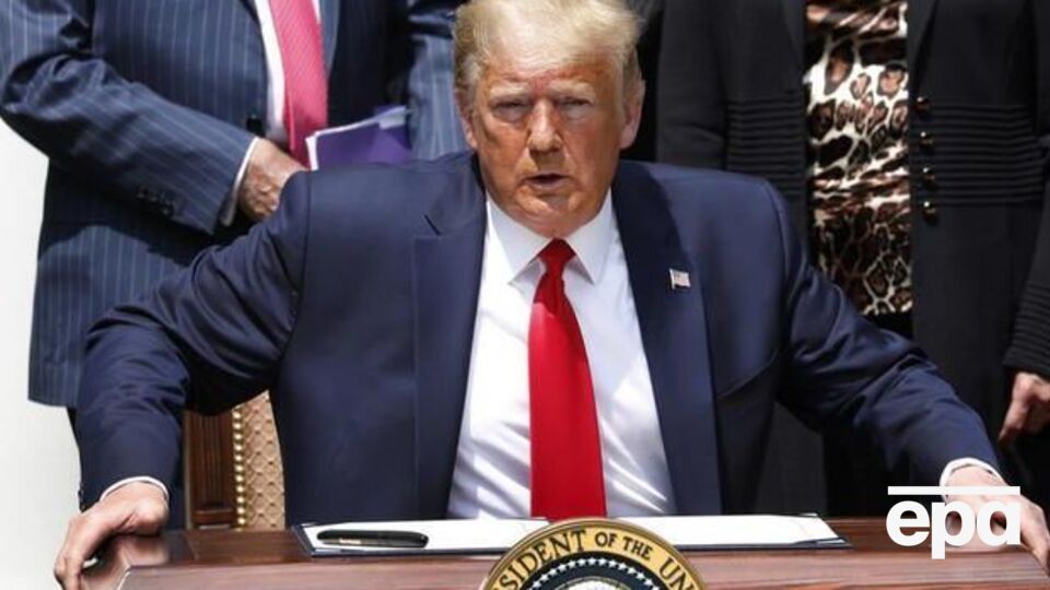 Трамп заявив, що указ забороняє застосування задушливого прийому, від якого загинув Флойд
