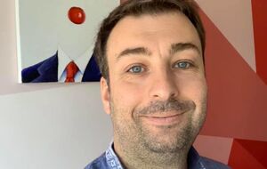 Я говорю вам по-русски. Отъ…битесь от McDonald's, учите украинский или валите в "Дон Мак" в "ДНР"