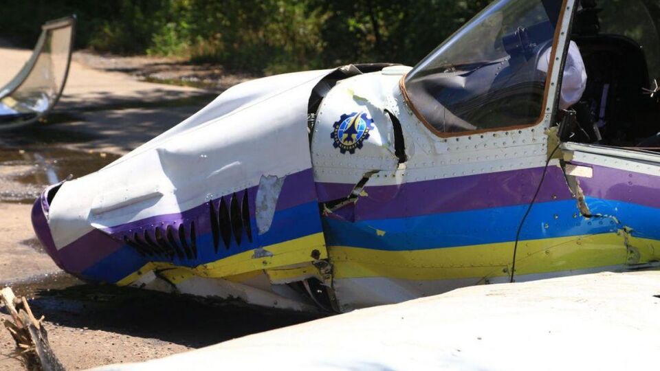 Самолет совершил аварийную посадку в 12.15