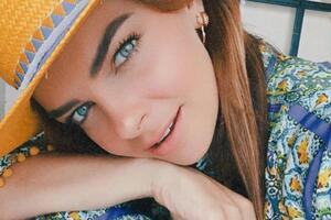 Знімок Карахан прокоментували її підписники