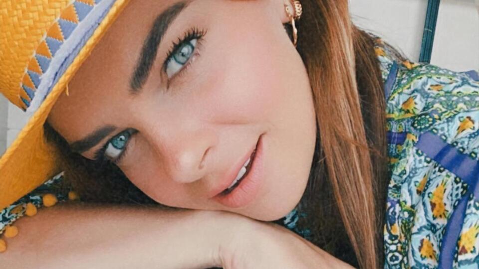 Знімок Карахан прокоментували її підписники