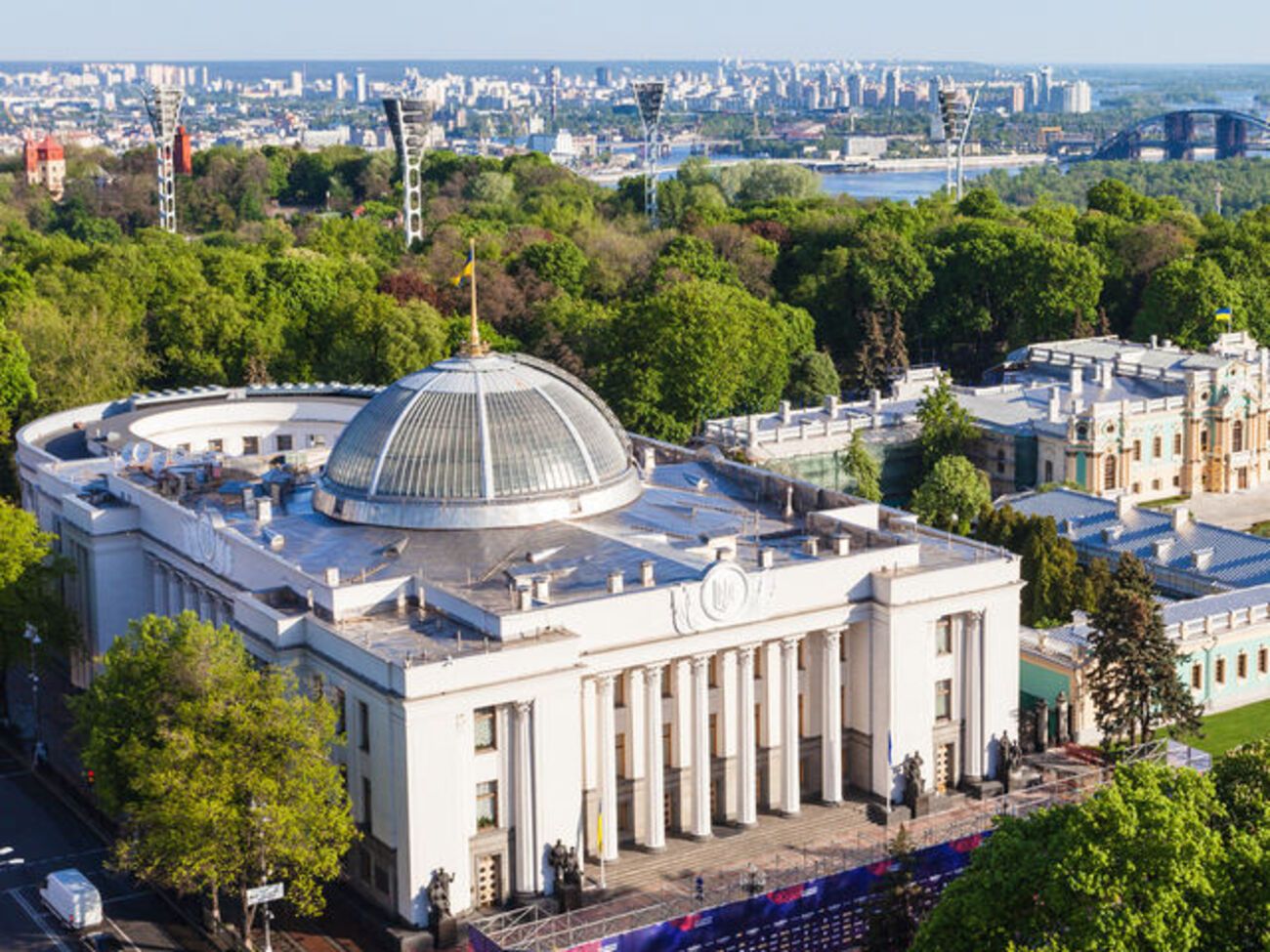 За ухвалення програми дій уряду проголосували п'ятеро членів комітету