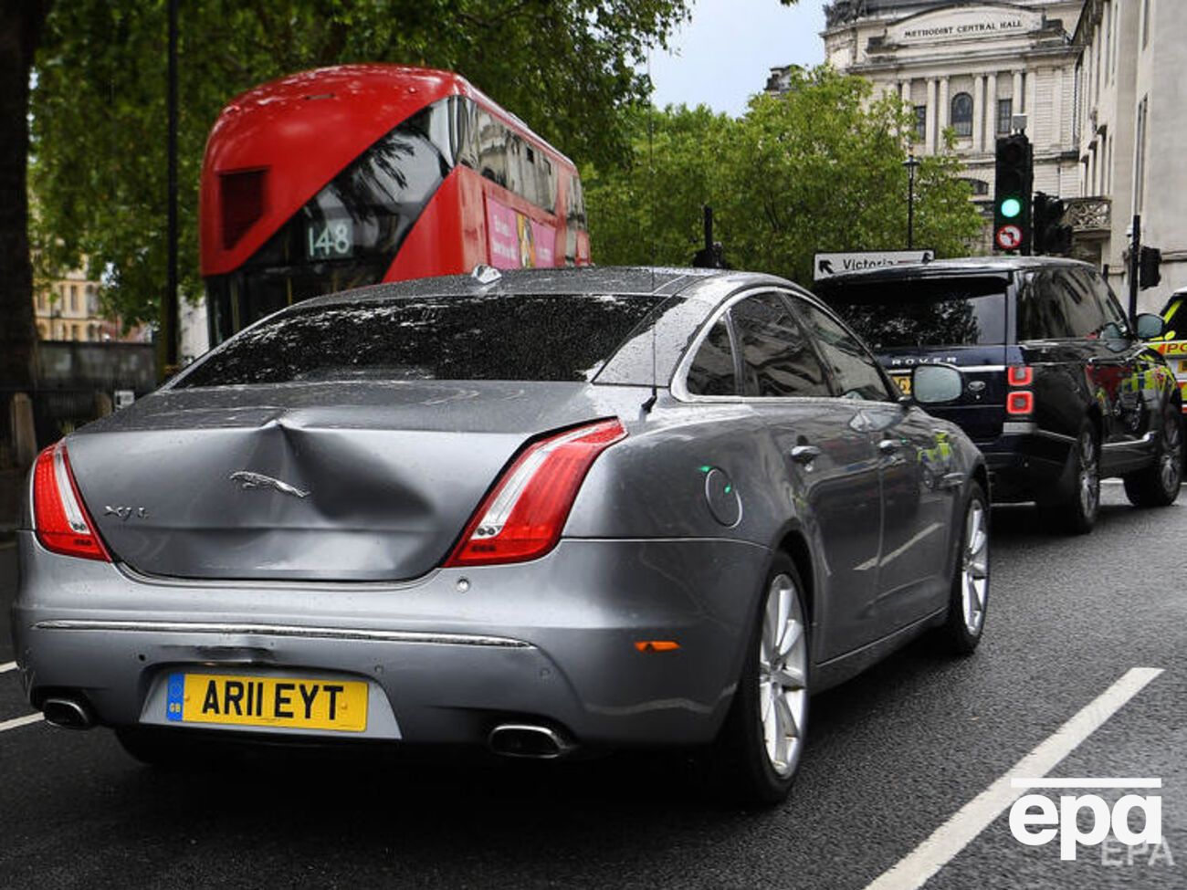 На Jaguar Джонсона утворилася велика вм'ятина