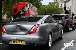 На Jaguar Джонсона утворилася велика вм'ятина