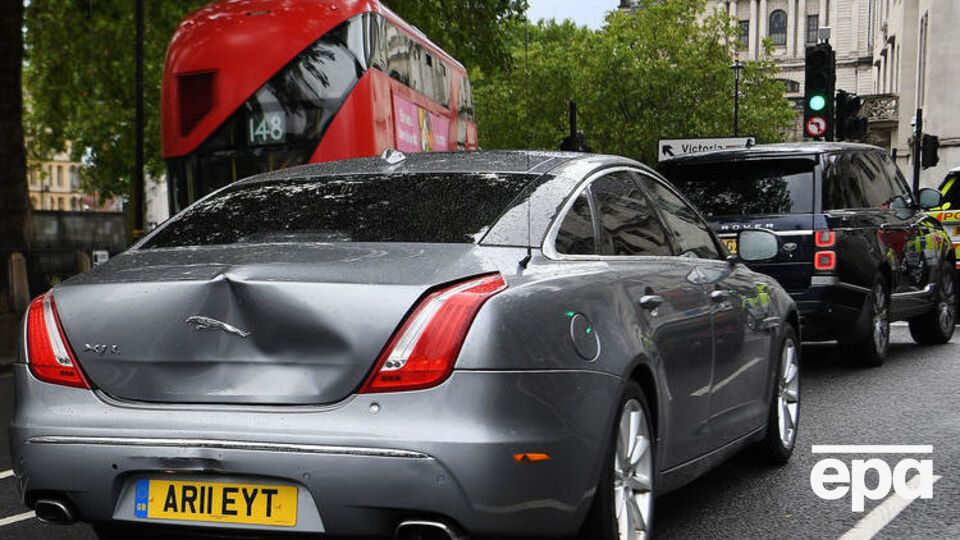 На Jaguar Джонсона утворилася велика вм'ятина