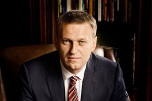Навальный: К 75-летию Победы Путин подарил всей стране самого себя