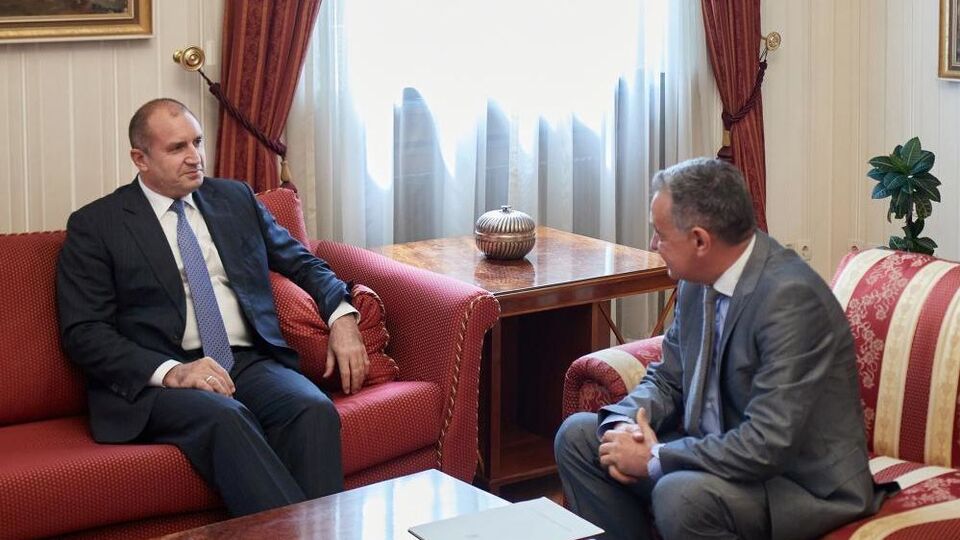Радев (слева) встретился с украинским послом Москаленко