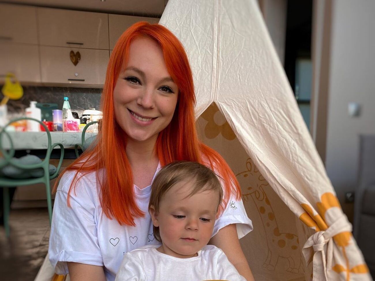 Tarabarova:&nbsp;Знаю уже много историй от знакомых, когда у старших детей появляется ревность, начинаются психологические проблемы. Мы бы максимально хотели избежать этого