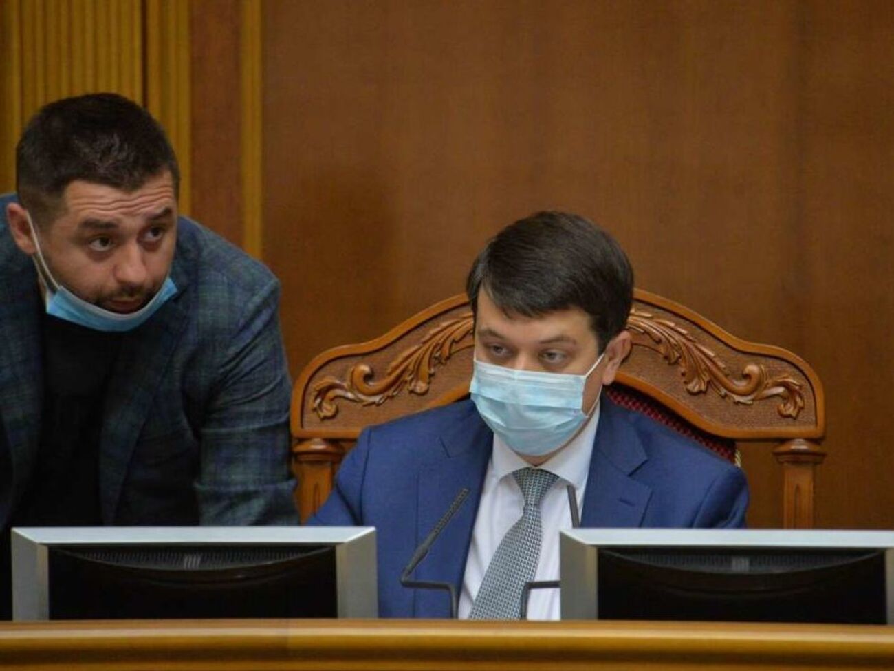 Депутаты поручили спикеру Разумкову неотложно подписать законопроект