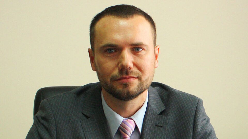 На початку червня Шкарлета звинуватили у плагіаті трьох наукових робіт