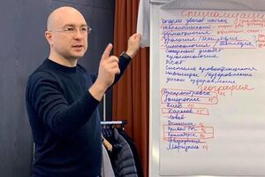 Кофейням и кинотеатрам работать запретили, зато разрешены путешествия в плацкартном вагоне. Никак не могу понять логику наших чиновников