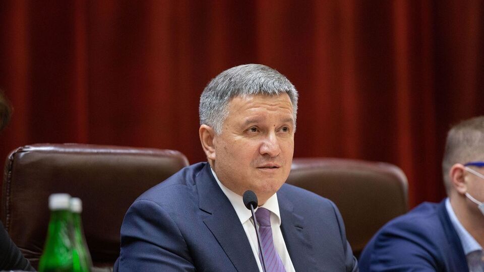 Аваков возглавляет МВД с 2014 года. Он входил в Кабмины Арсения Яценюка, Владимира Гройсмана, Алексея Гончарука и Дениса Шмыгаля
