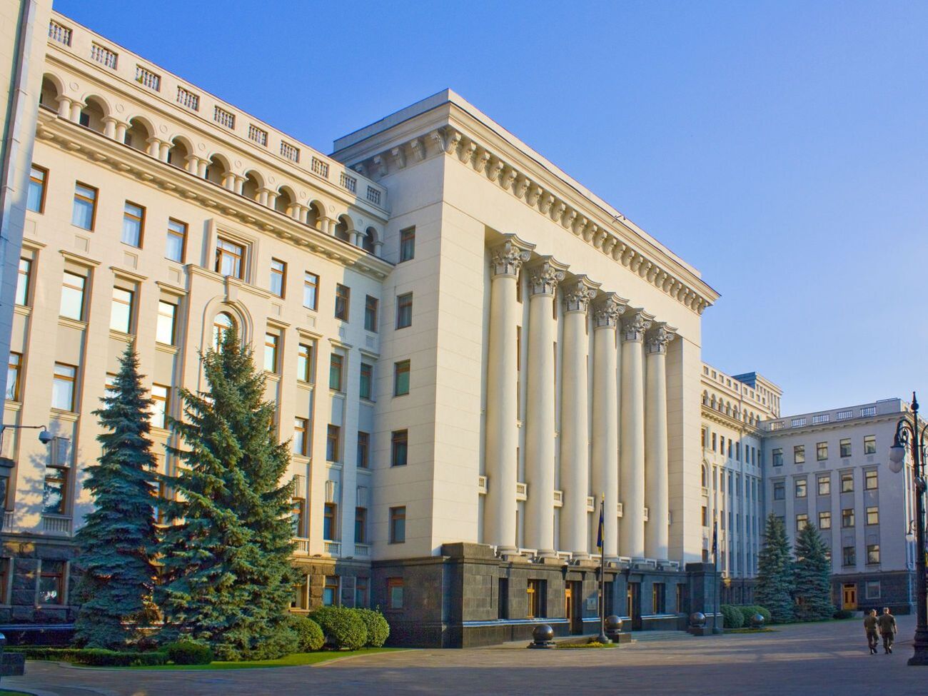 В Офісі президента уточнили, що указ набуває чинності із дня його опублікування