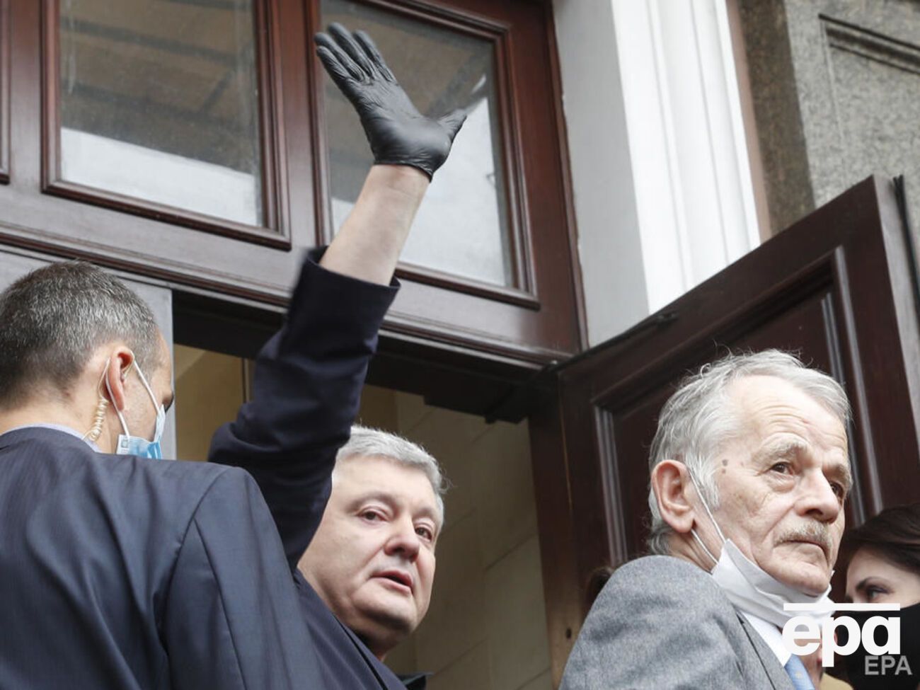 Держбюро розслідувань просить суд відпустити Порошенка під особисте зобов'язання