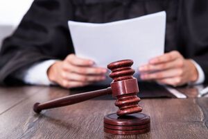 За версією слідства, отримані від придбання нерухомості кошти власники фірми вивели та легалізували через низку фірм