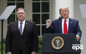 Болтон не знает, выполнил ли Помпео (слева) поручение Трампа