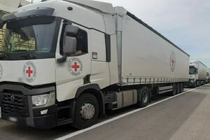 Три вантажівки з гумдопомогою вирушили в окупований Донецьк