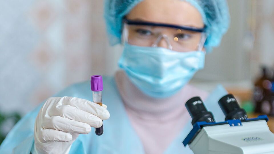 Количество проведенных лабораторных тестов на COVID-19 находится в пределах допустимых норм во всех регионах Украины