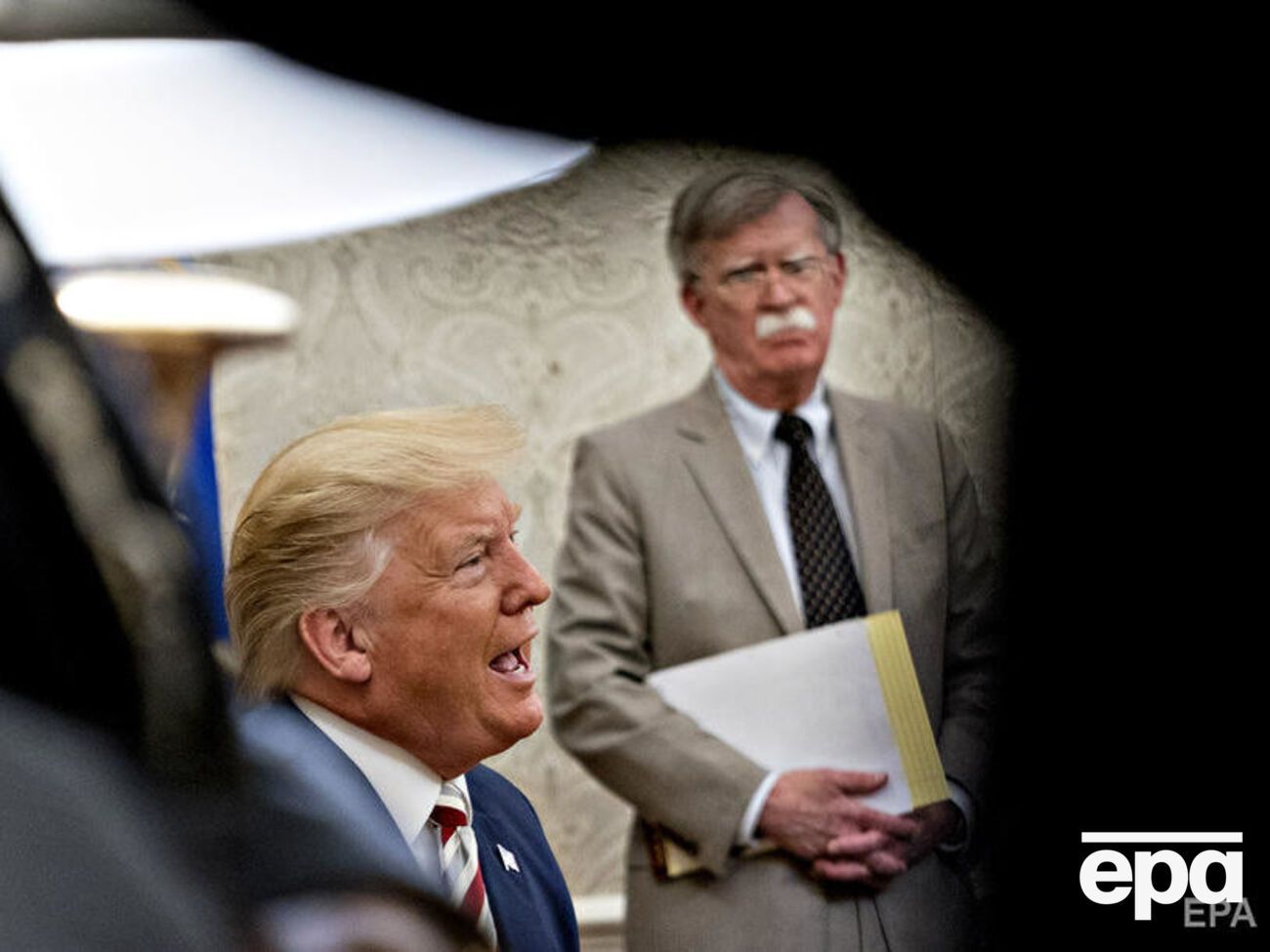 Болтон написал книгу&nbsp;"Комната, где это произошло" о совместной работе с Трампом