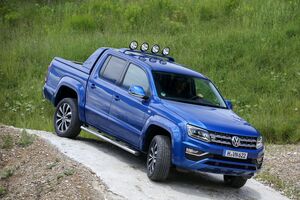 Средства, потраченные на покупку авто, могли быть потрачены на студенческие общежития, лаборатории и доплаты преподавателям