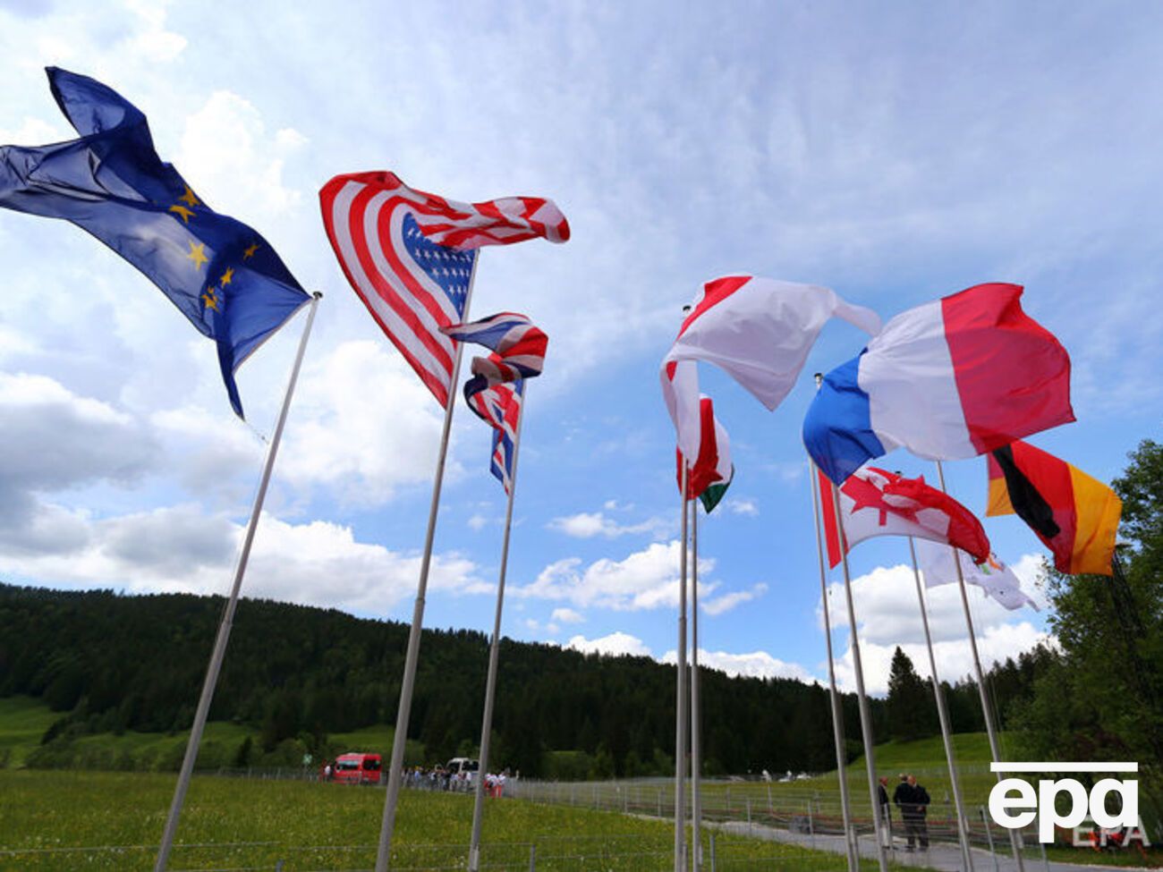 В состав G7 входят США, Италия, Япония, Канада, Франция, Германия и Великобритания