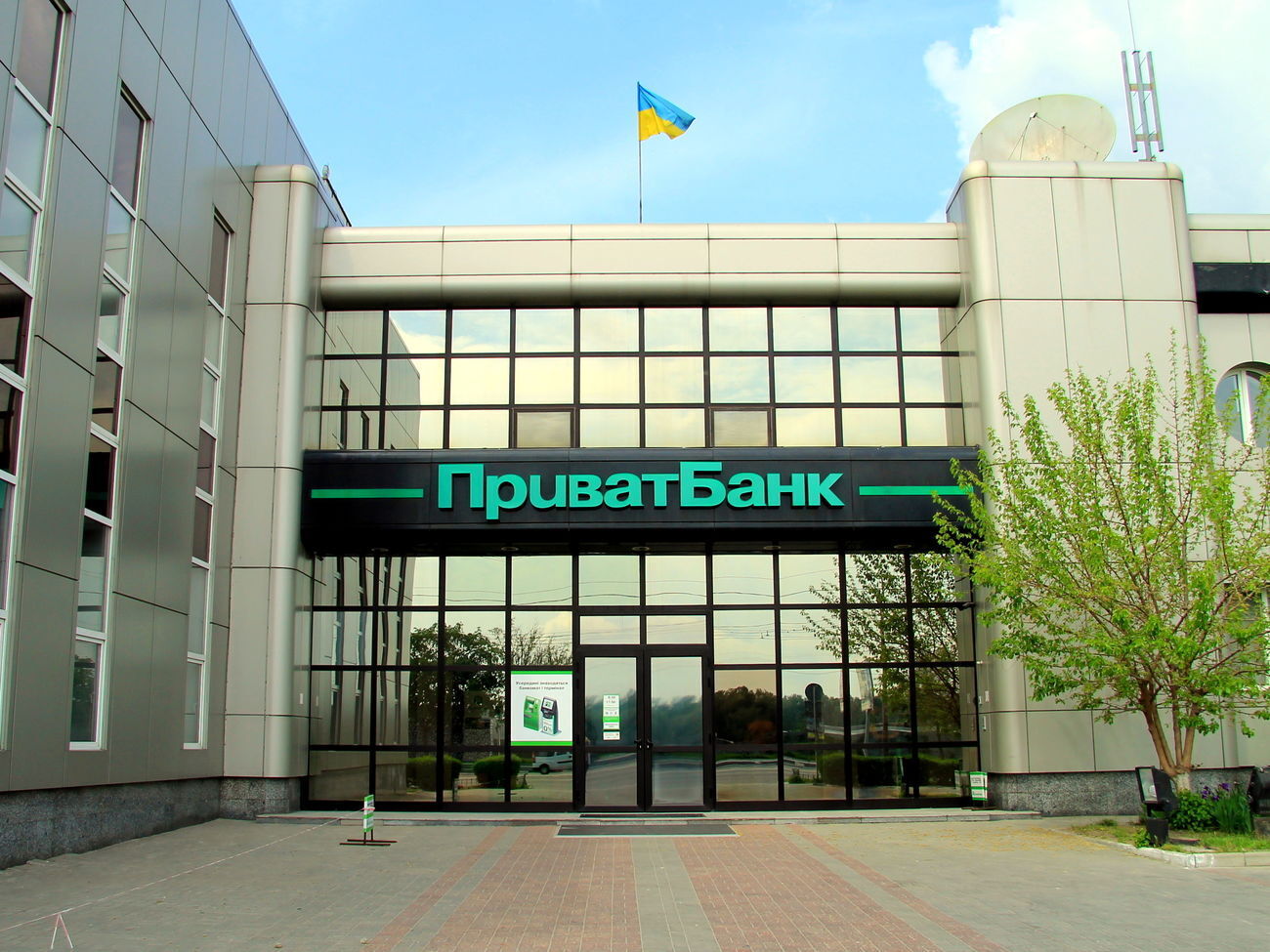 Большая палата Верховного Суда частично удовлетворила кассационную жалобу Нацбанка, Кабинета Министров и "ПриватБанка", отменив решения судов низших инстанций по иску семьи Суркисов