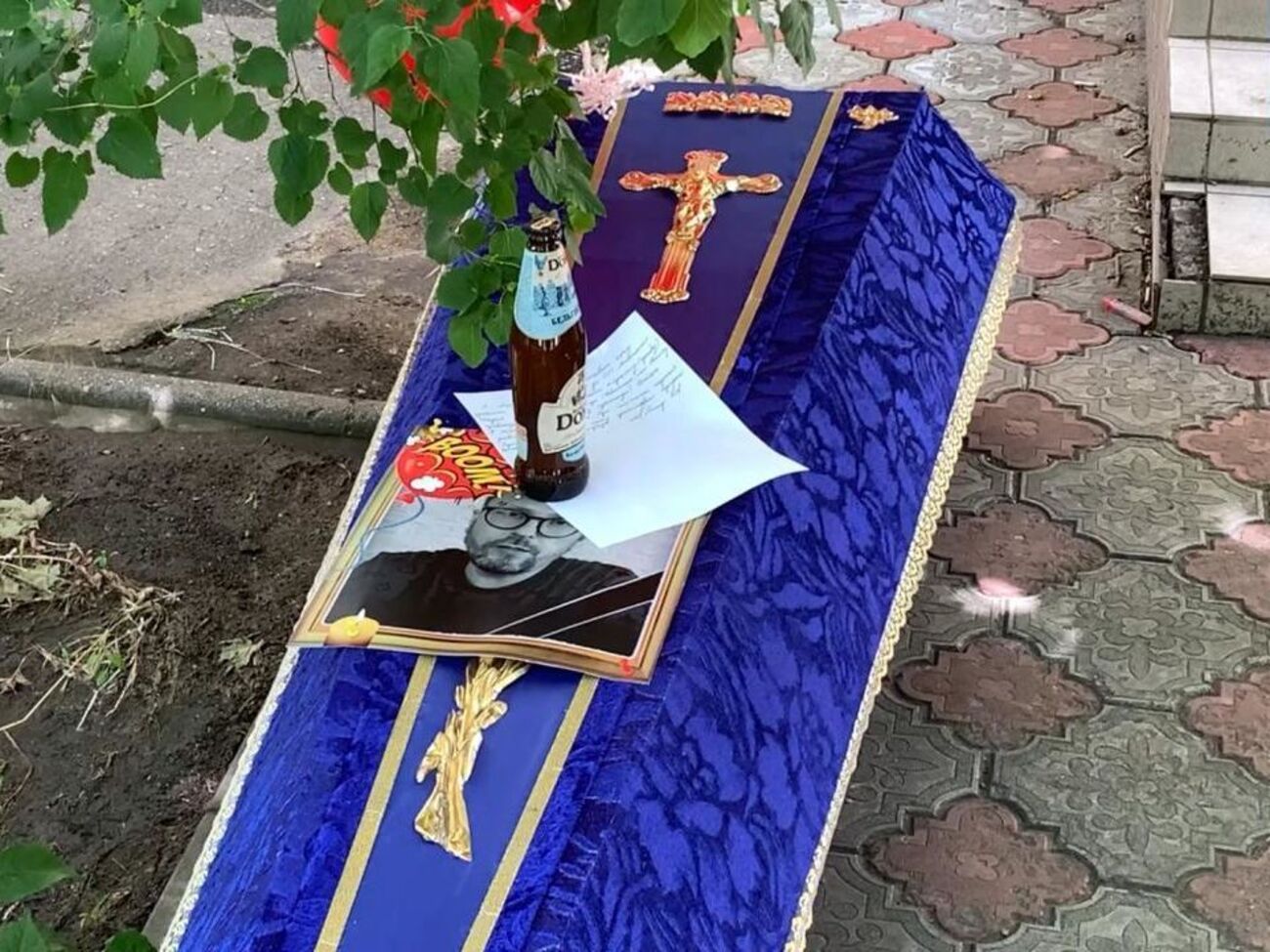 С 2014 года Шарий ведет видеоблог, где критикует события в Украине после Евромайдана и украинскую власть