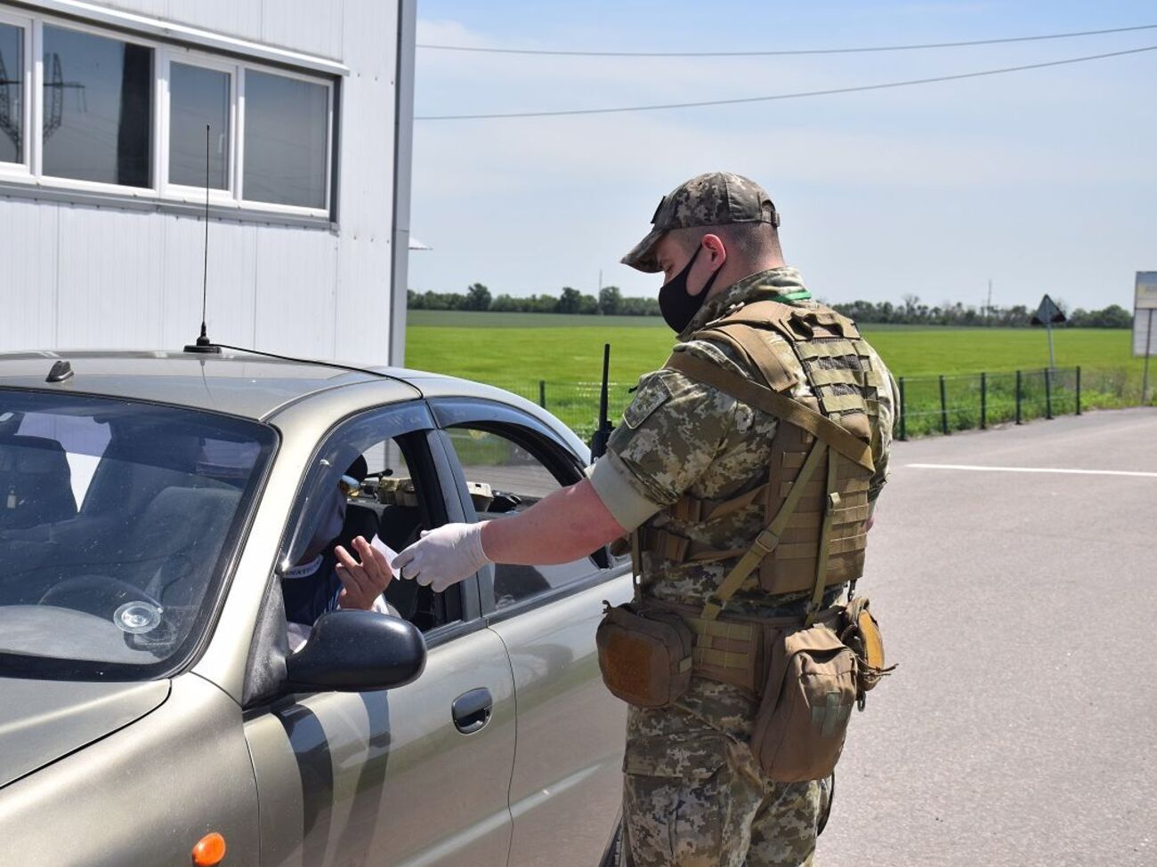 С 10 июня через КПВВ "Марьинка" на оккупированную территорию пропустили 26 человек, с КПВВ "Станица Луганская" &ndash; 644