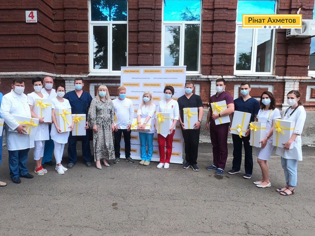 У кожної людини в житті є лікар, який став особистим ангелом-охоронцем або врятував когось із близьких, підкреслили у Фонді